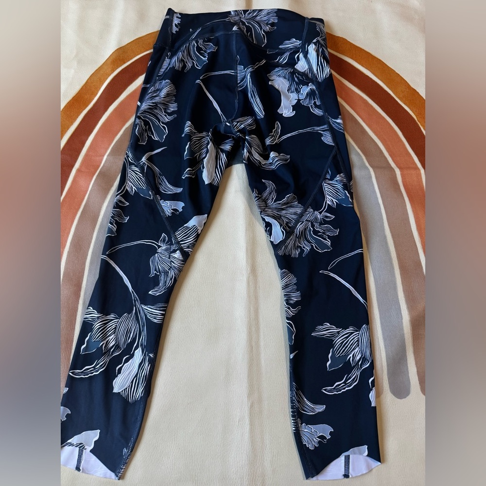 Athleta Floral Sonic Capri leggings - Picture 9 of 10
